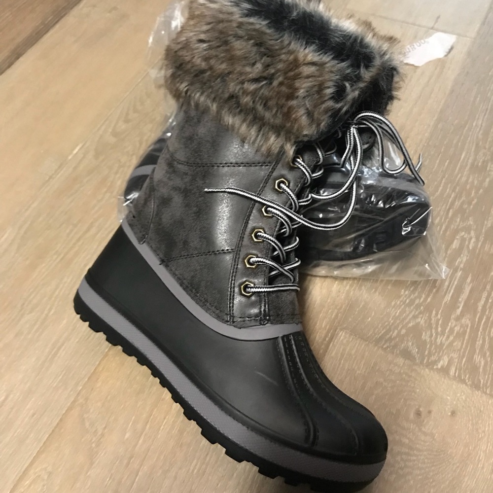 Brand new never been worn Snow boots